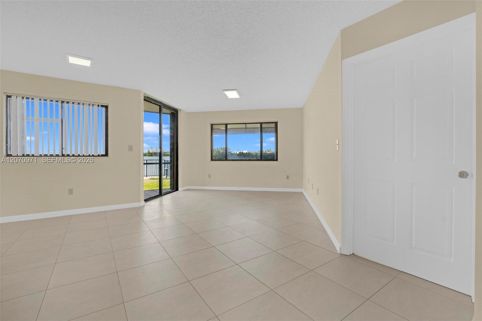 15545 N Miami Lakeway N # 106 View 8