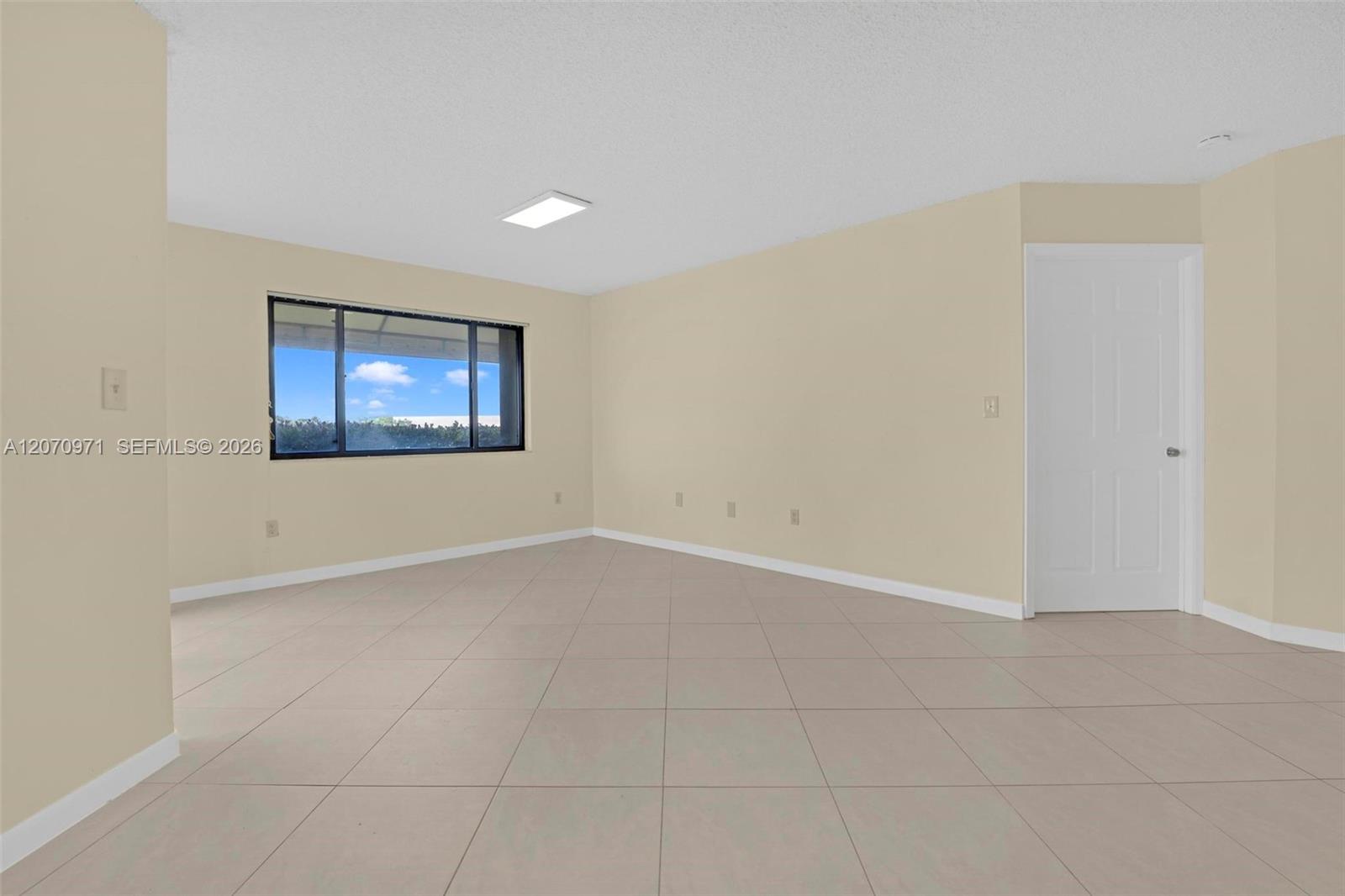 15545 N Miami Lakeway N # 106 View 9