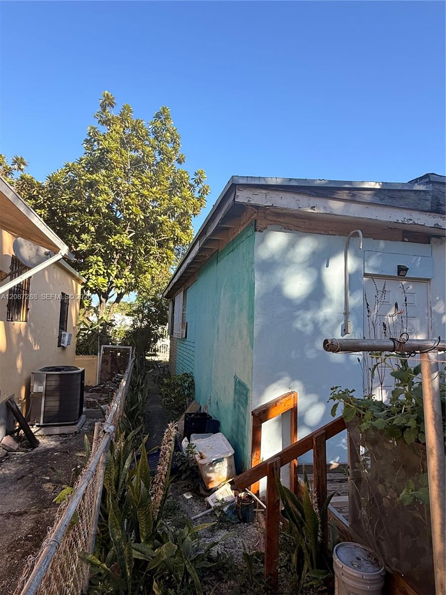 2834 NW 11th Ave — Photo 3