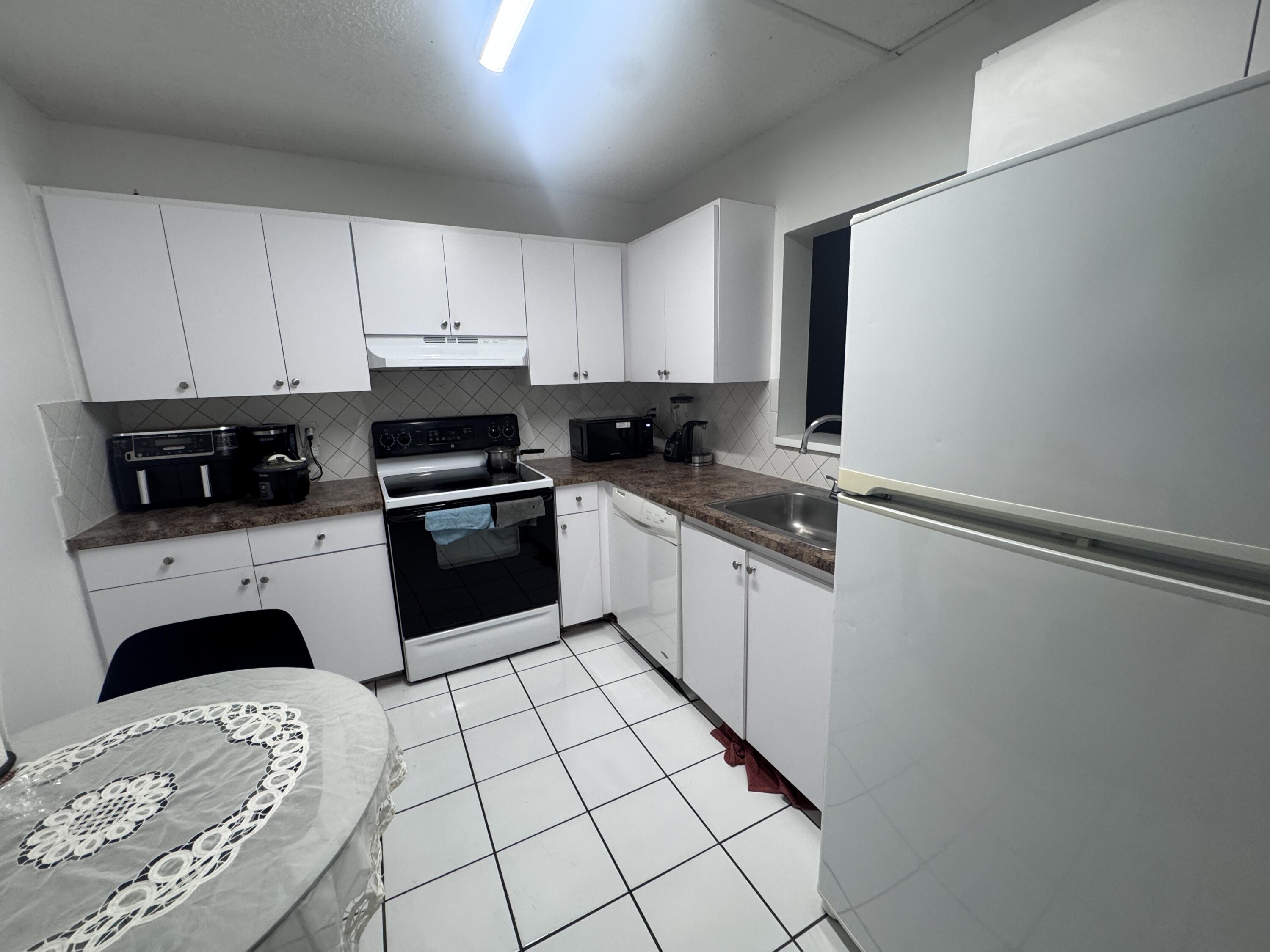 2830 SOMERSET Drive # 104N — Photo 5
