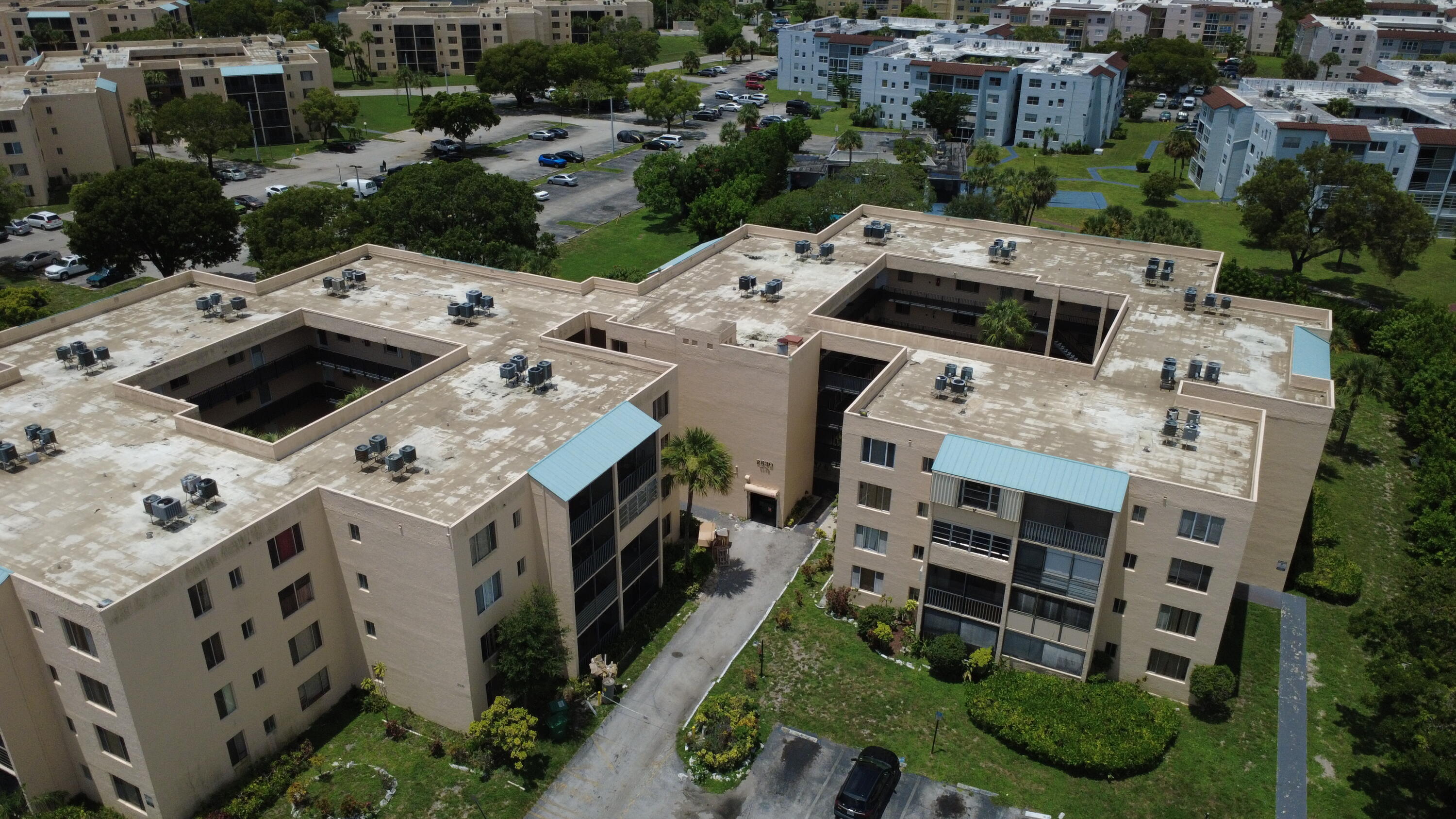 2830 SOMERSET Drive # 104N — Photo 4