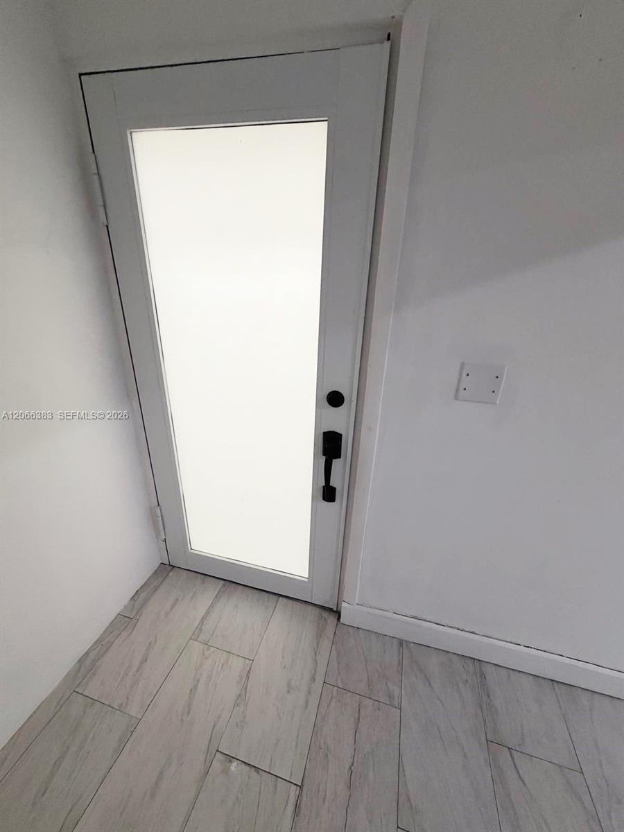 716 SW 11th Ave # B — Photo 2