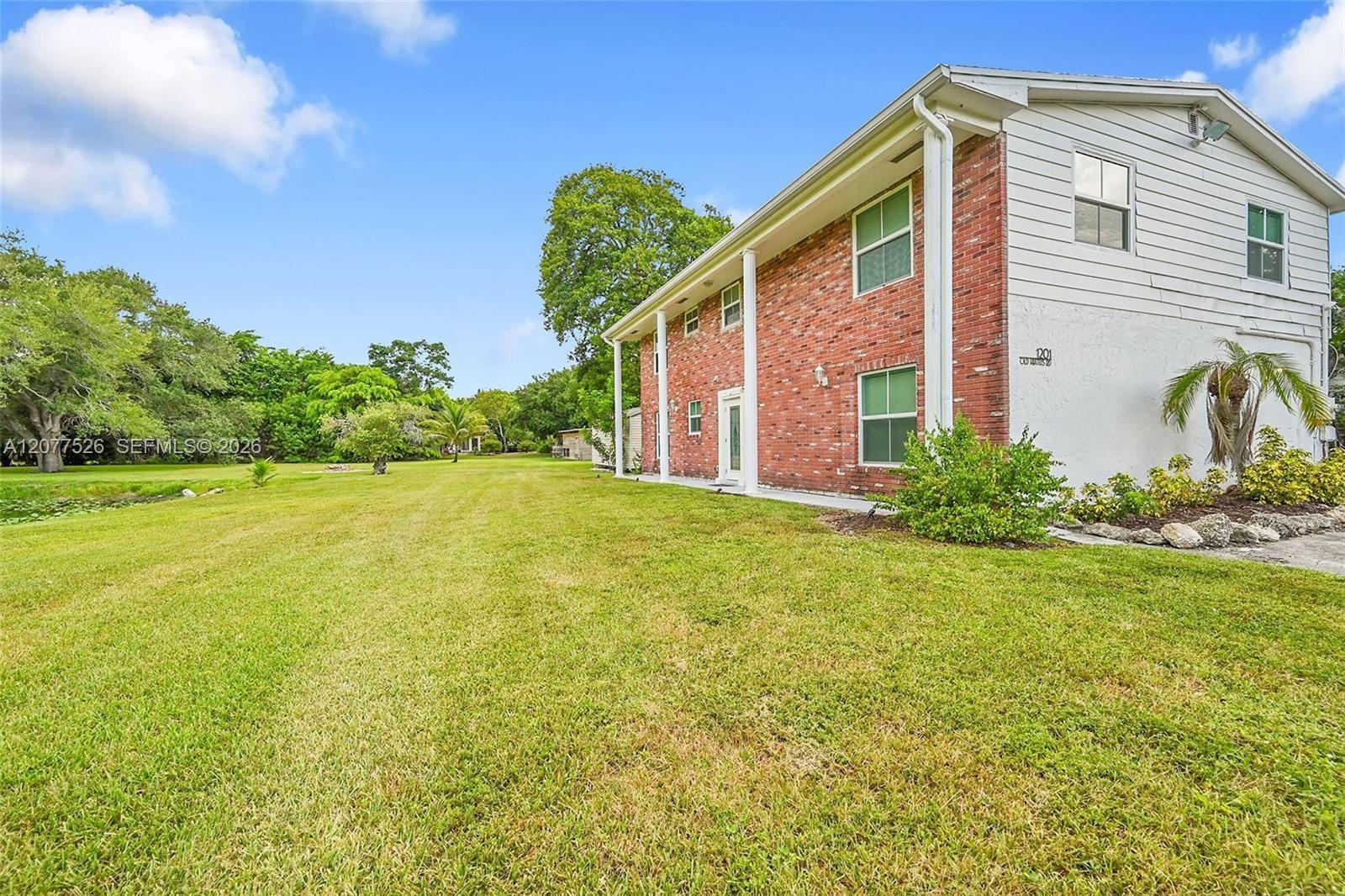 1201 Old Hiatus Rd — Photo 2