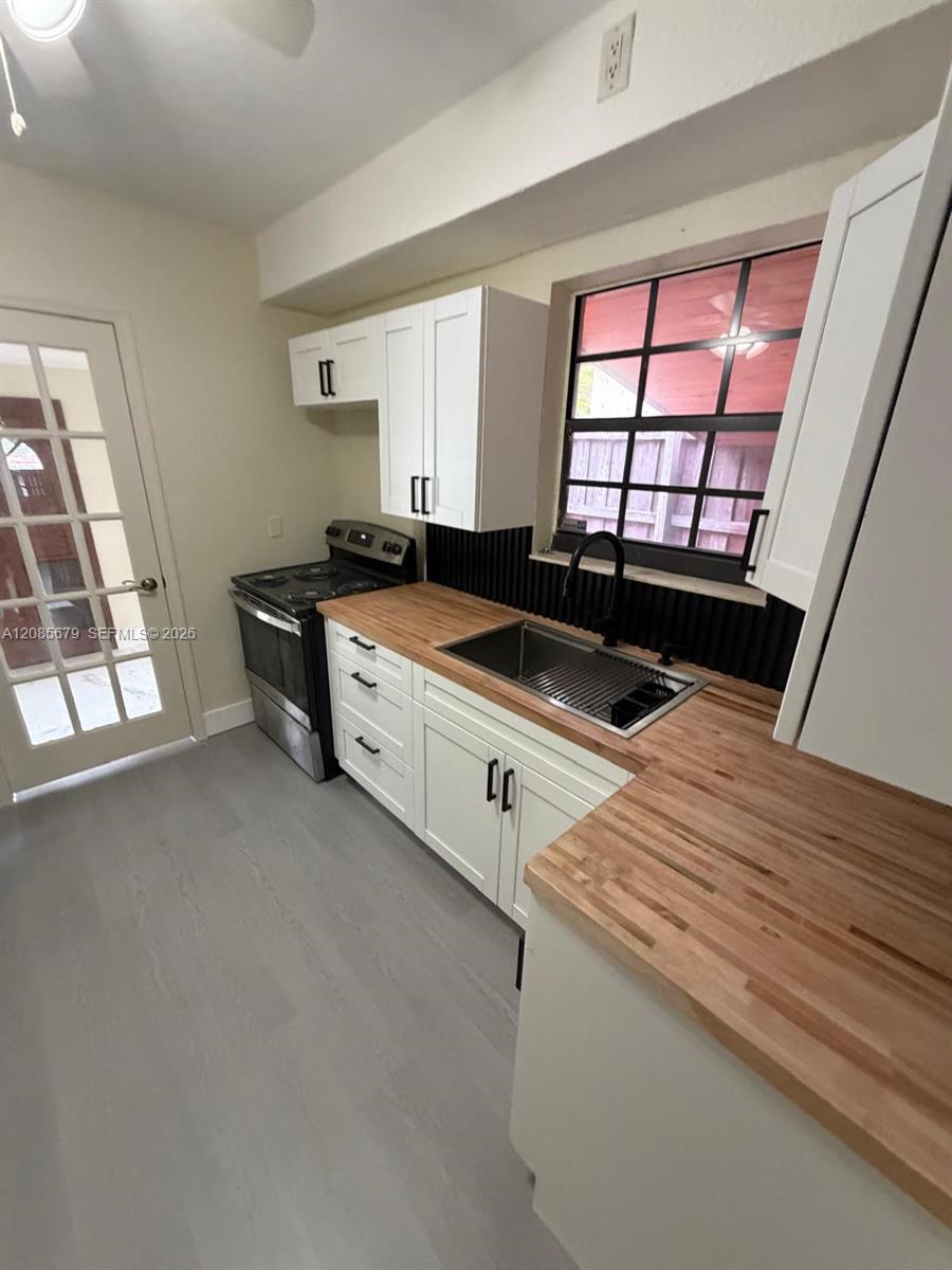 2424 SW 21st Ter # 0 — Photo 4