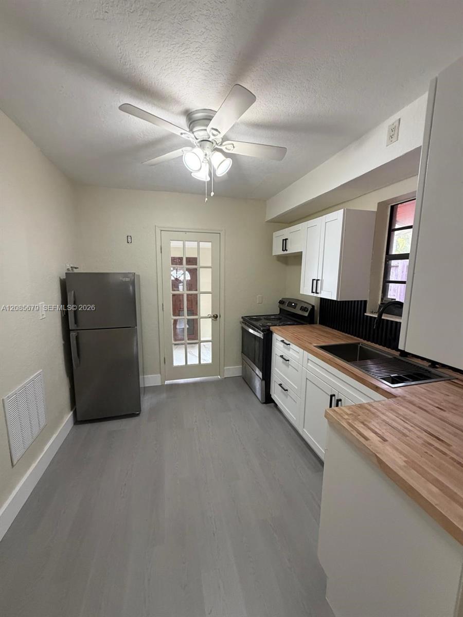 2424 SW 21st Ter # 0 — Photo 5