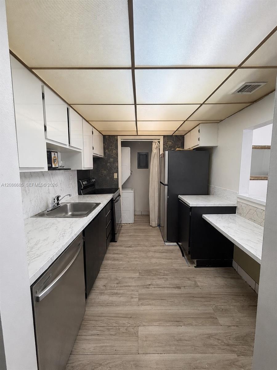 240 Lakeview Dr # 212 — Photo 3