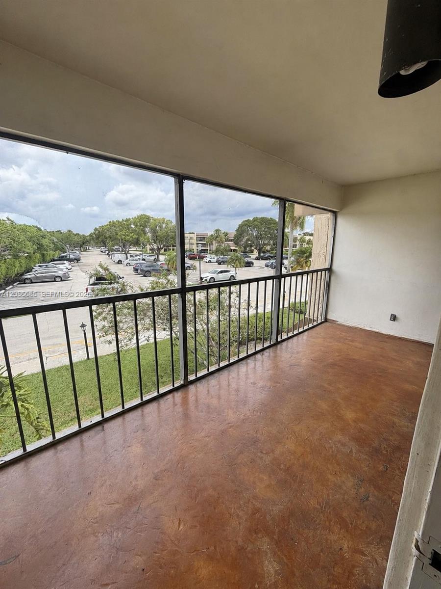 240 Lakeview Dr # 212 — Photo 4