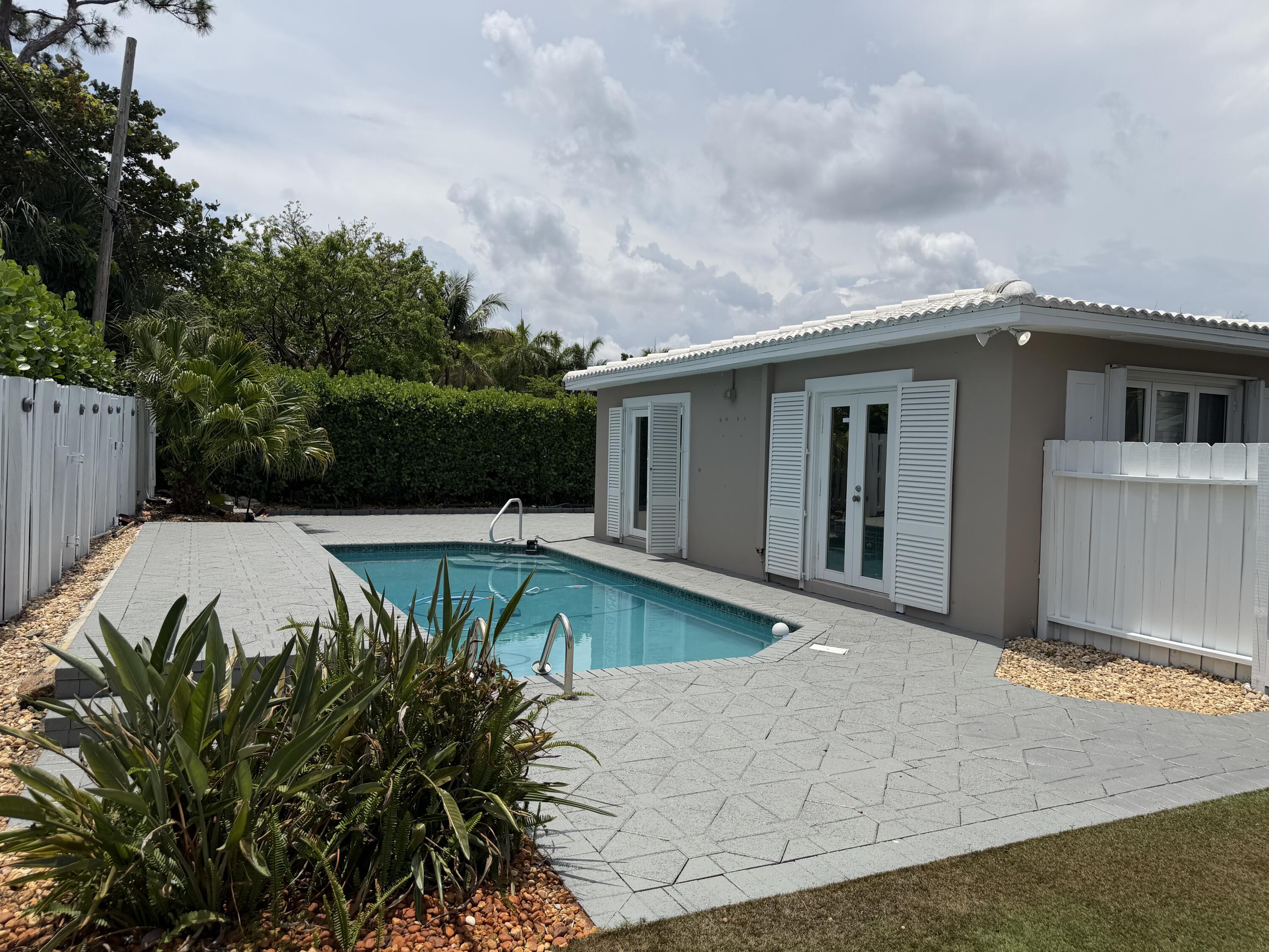 204 S Seacrest Circle, Delray Beach FL 33444