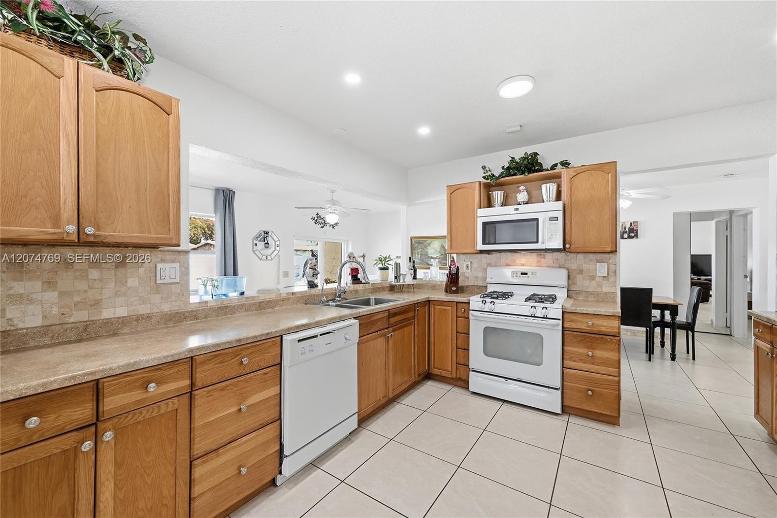 8641 NW 25th Ct — Photo 5