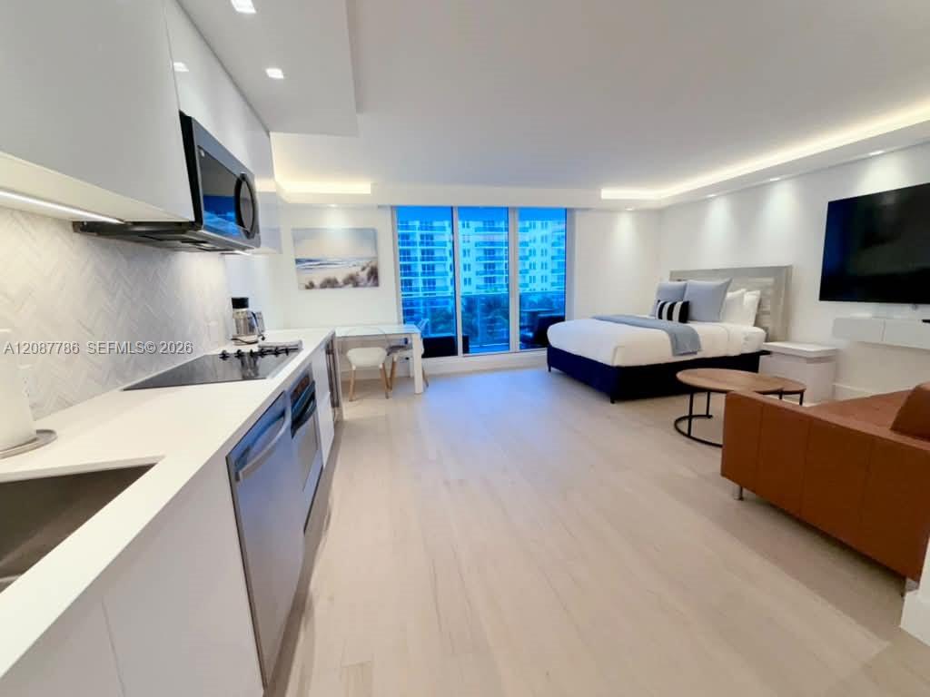 2301 Collins Ave # 920, Miami Beach FL 33139