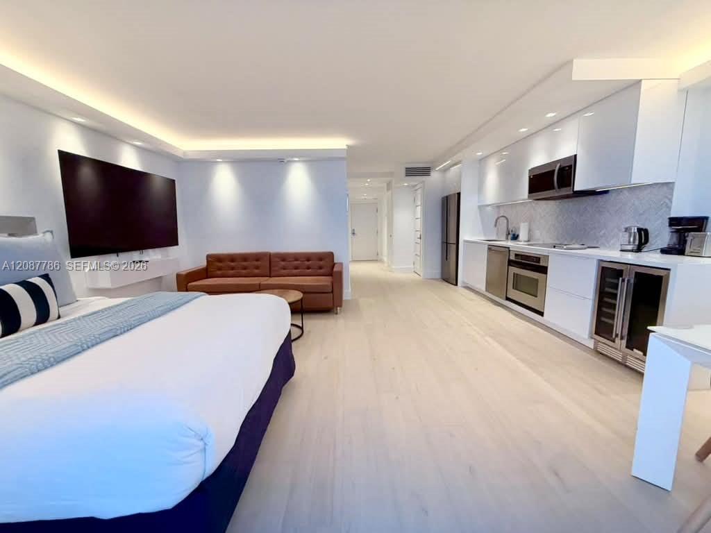 2301 Collins Ave # 920 — Photo 2