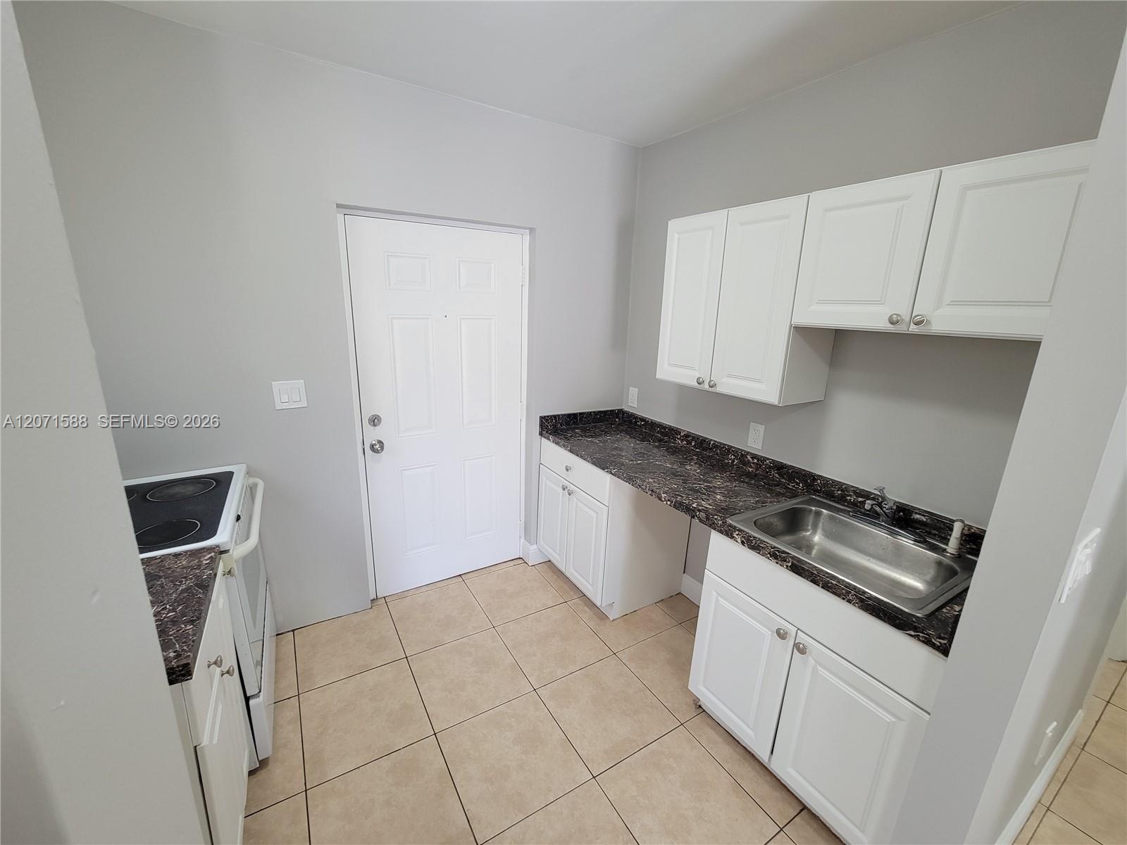 1740 NW 1st Pl # 3 View 1