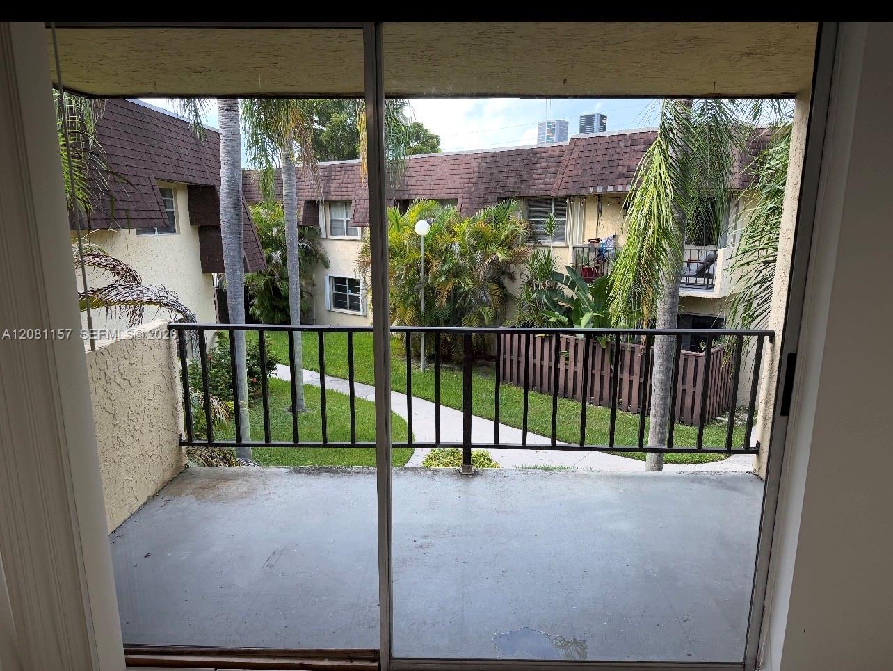 13710 SW 90th Ave # 20 — Photo 4