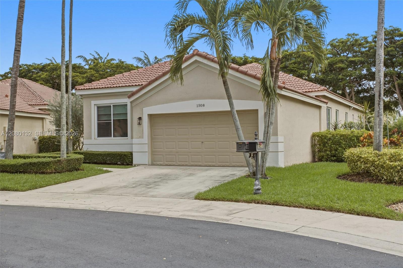 1508 Winterberry Ln — Photo 2
