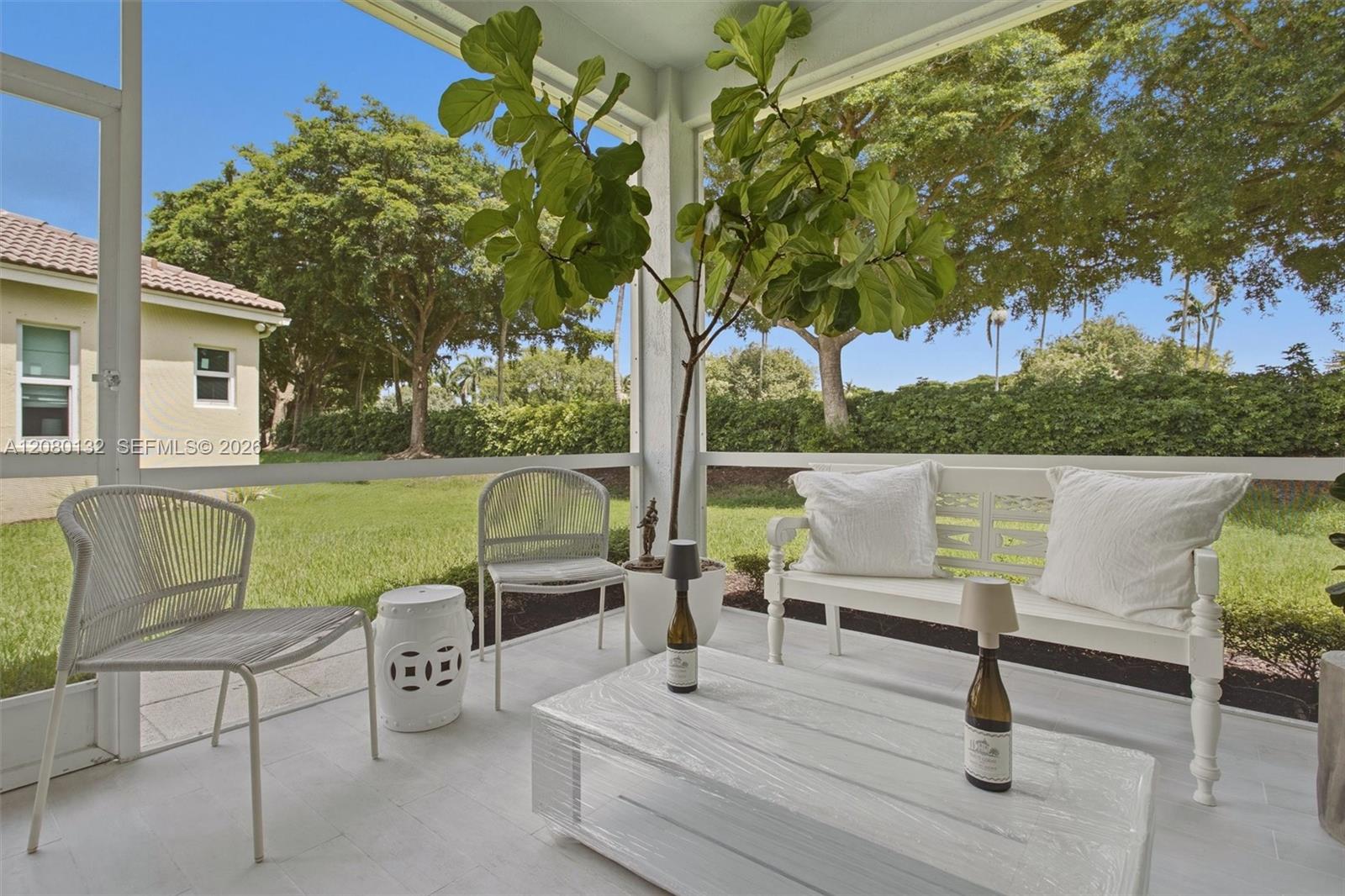 1508 Winterberry Ln — Photo 3