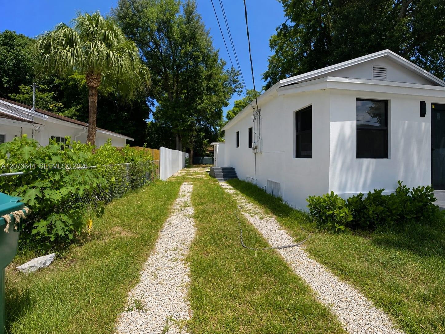5511 NW 4th Ave # B — Photo 2