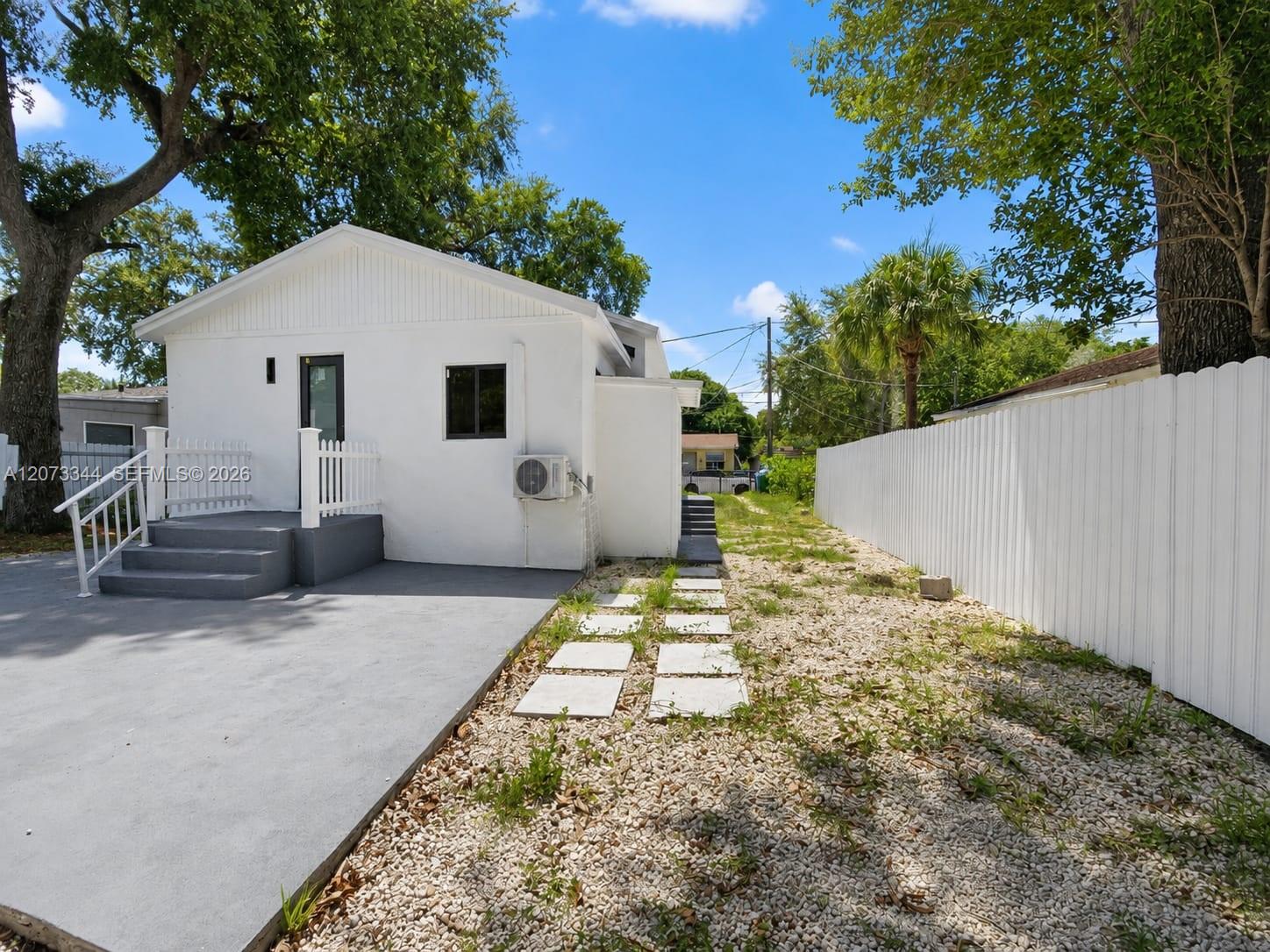 5511 NW 4th Ave # B — Photo 3