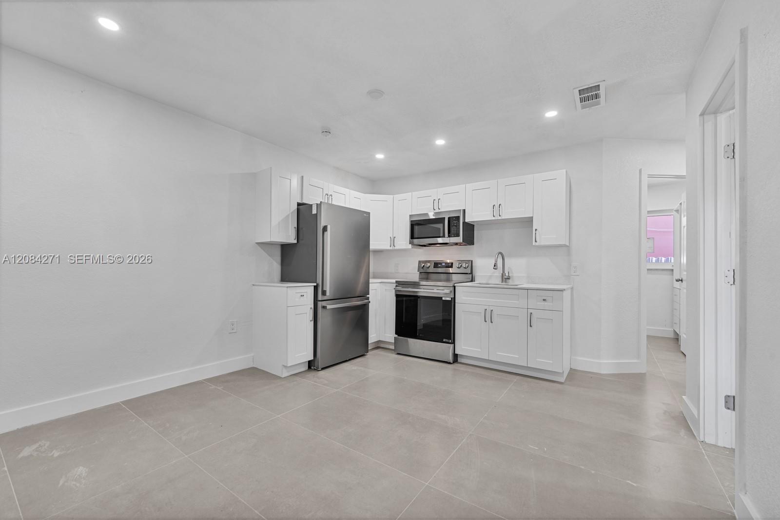 1849 NW 16th St # B — Photo 2