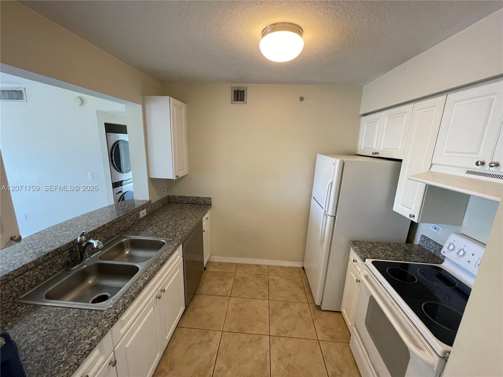 900 SW 8th St # 1503 — Photo 2
