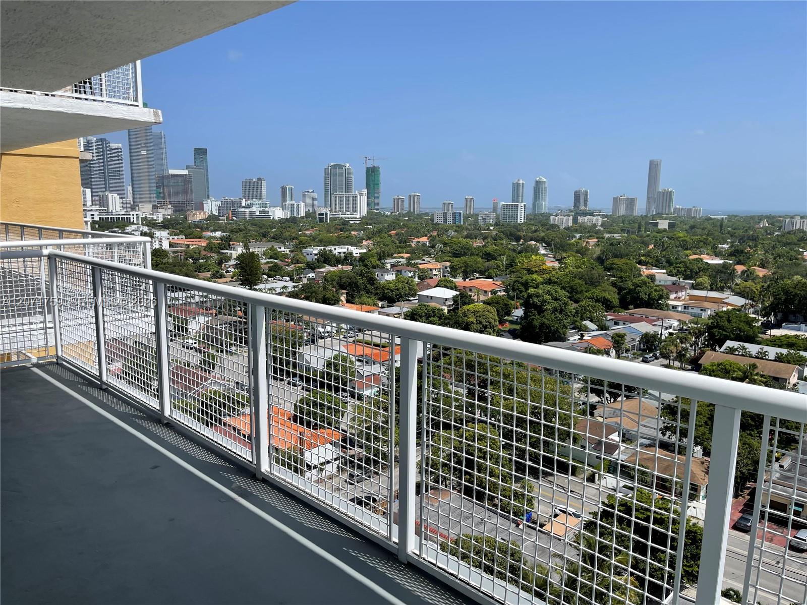 900 SW 8th St # 1503 — Photo 3
