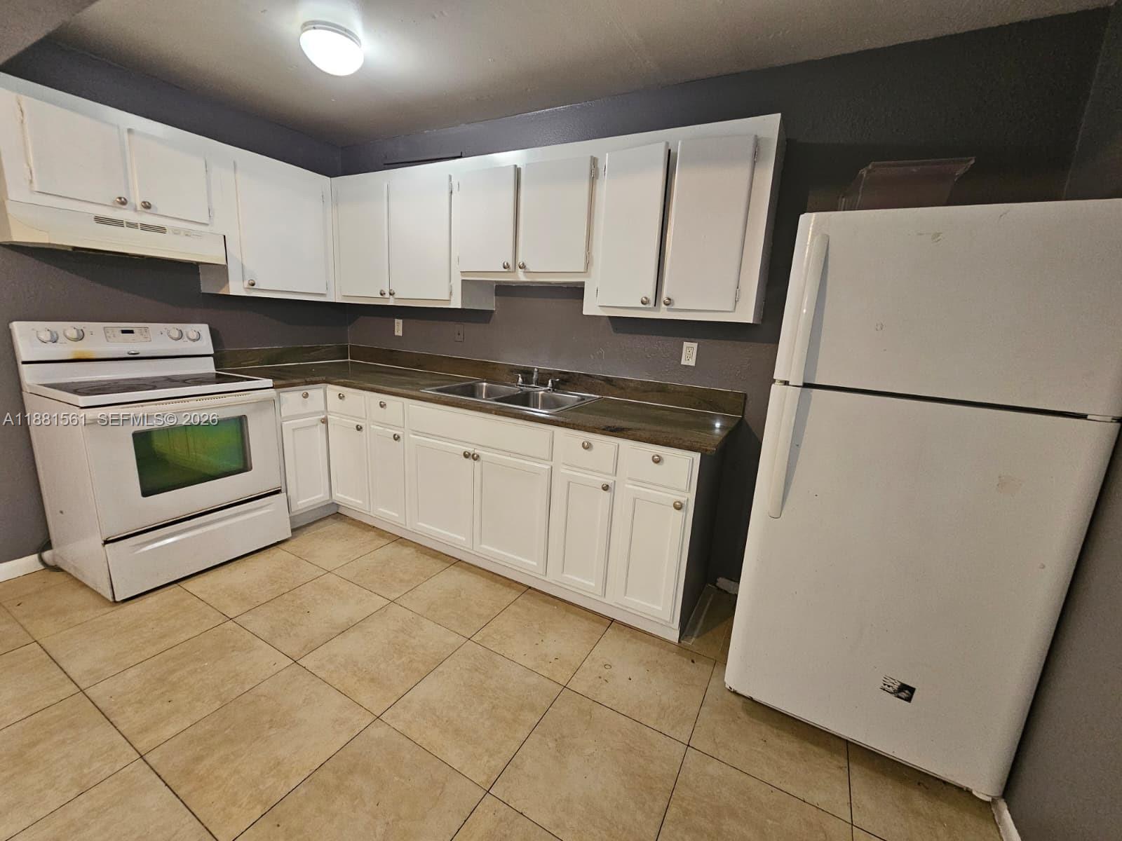 325 SW 80th Ter — Photo 5