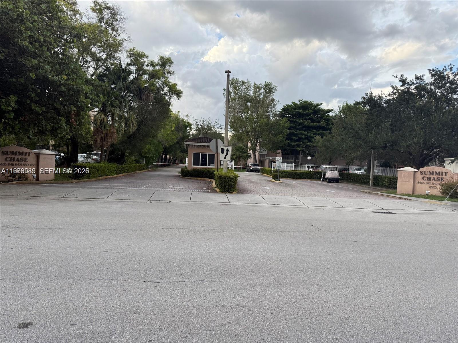 8405 NW 8th St # 304, Miami FL 33126