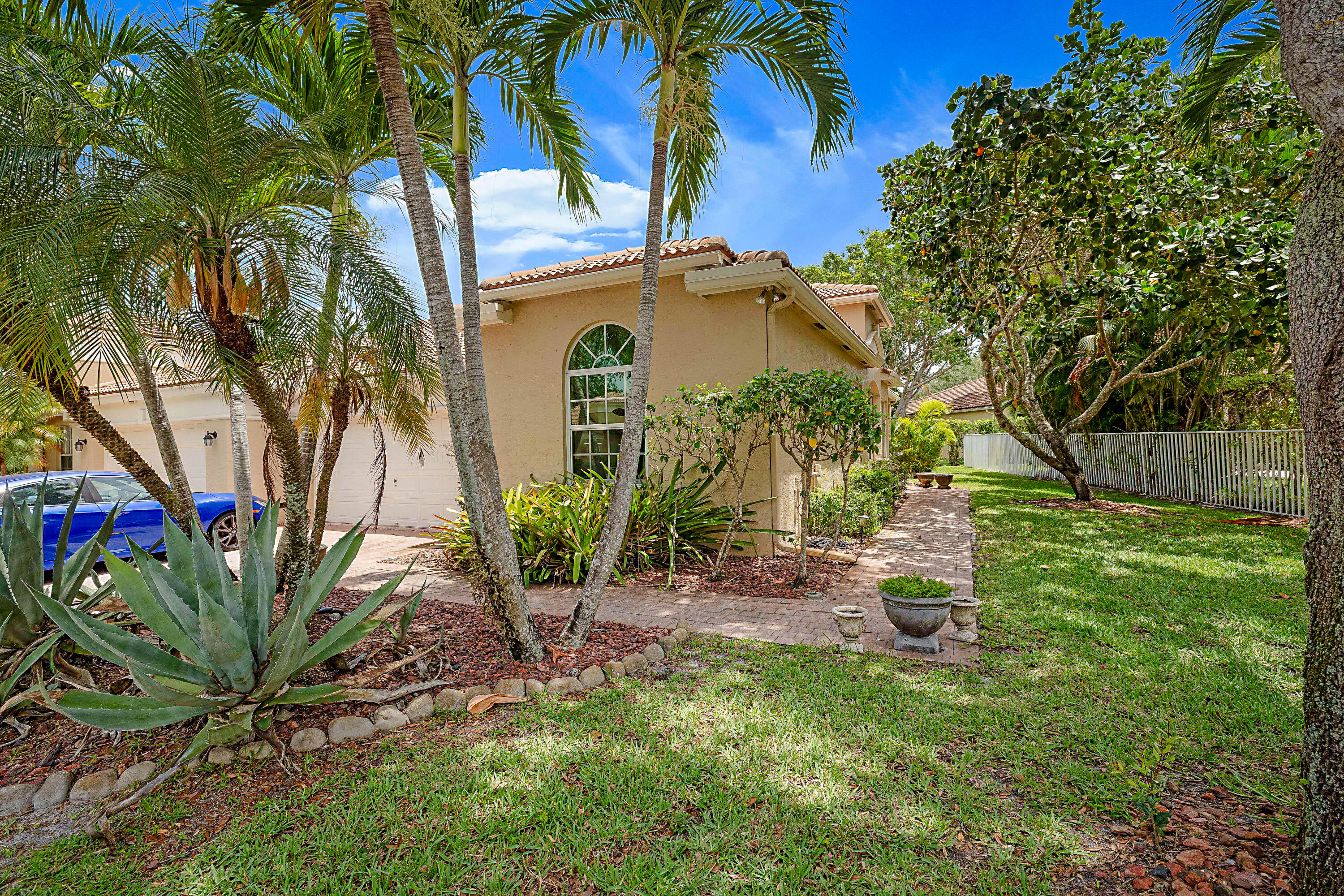 2568 Sandy Cay — Photo 2
