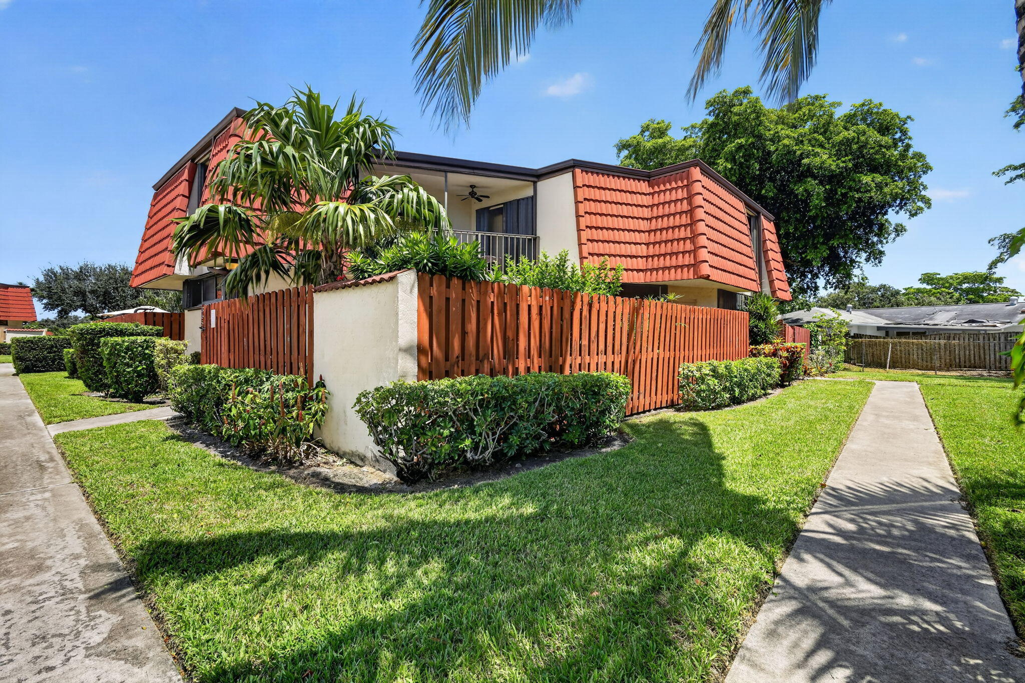 3659 VICTORIA Drive — Photo 2