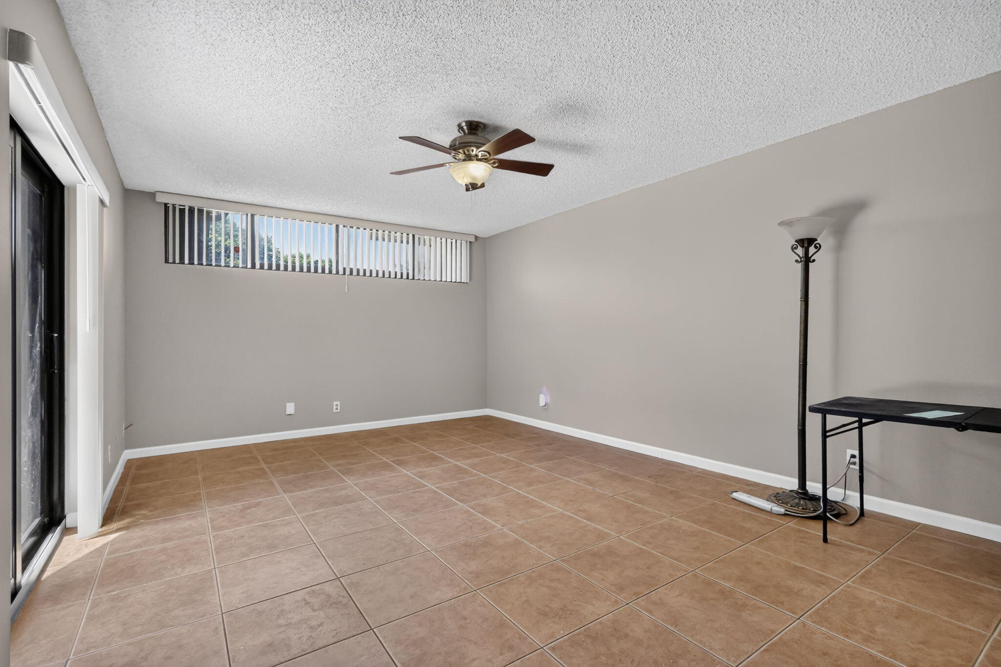 3659 VICTORIA Drive — Photo 3