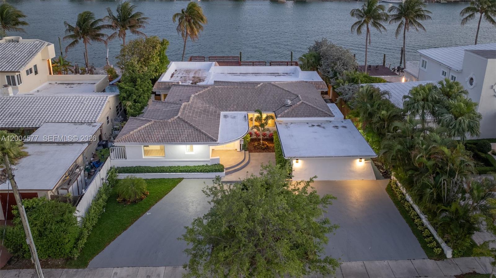 1690 Daytonia Rd, Miami Beach FL 33141