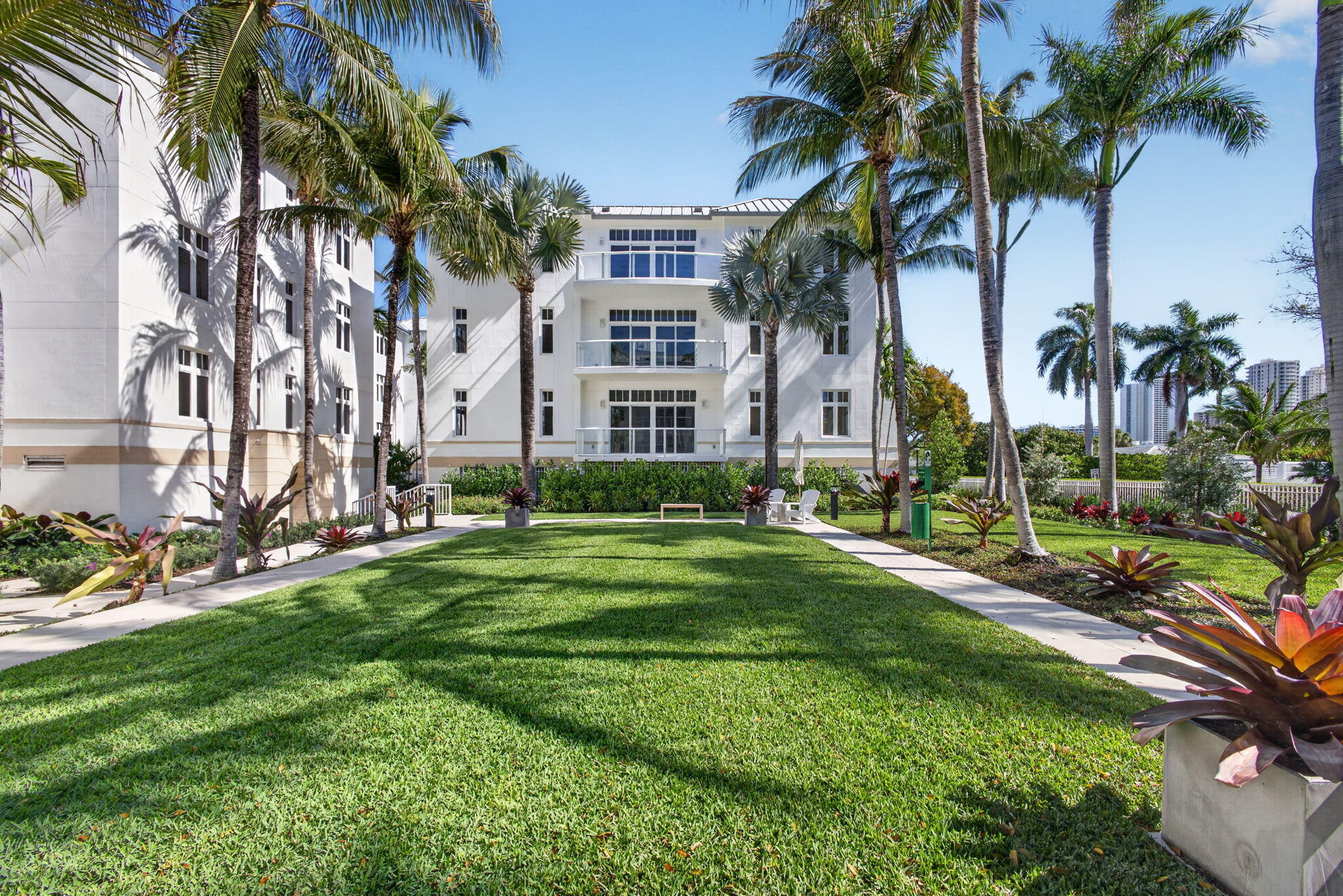 182 Lake Drive # 301, Palm Beach Shores FL 33404