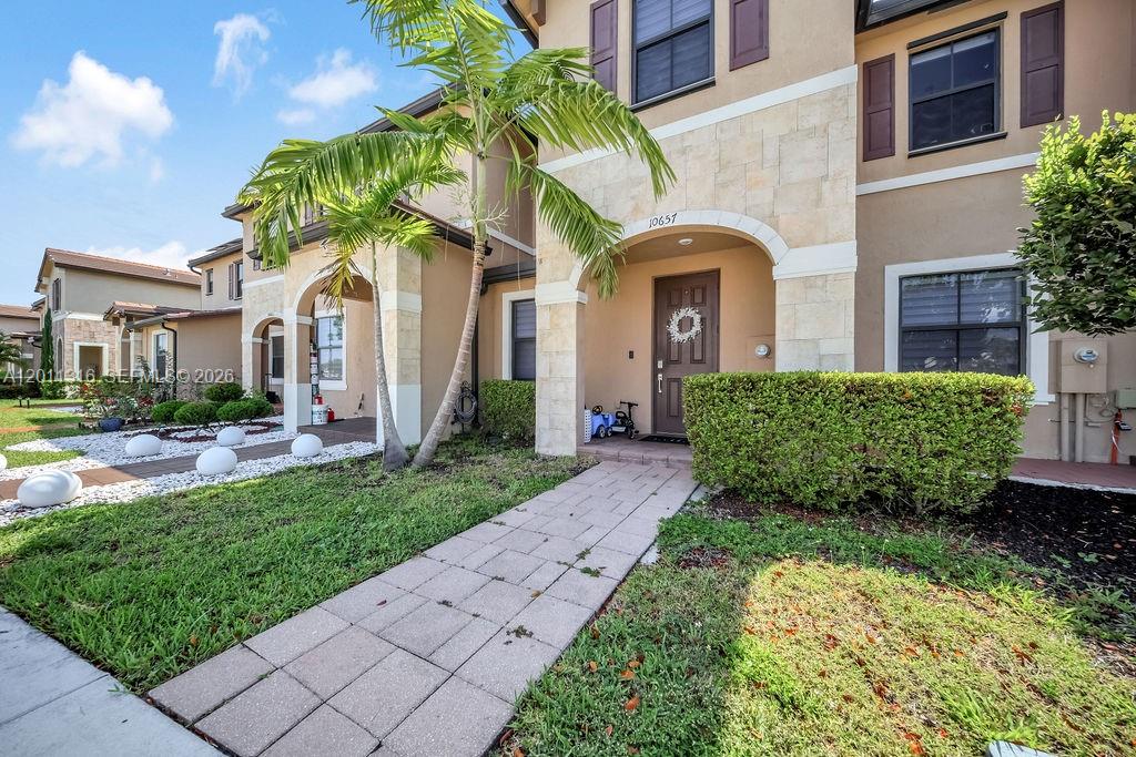 10657 W 32nd Ln, Miami Lakes FL 33018