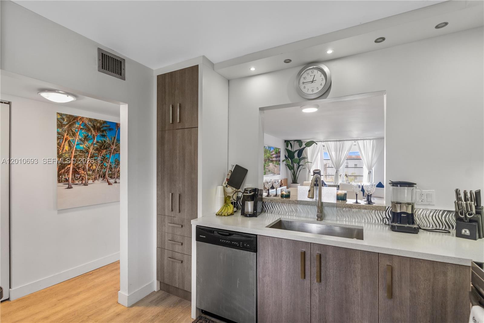 2850 Somerset Dr # 410L, Lauderdale Lakes FL 33311
