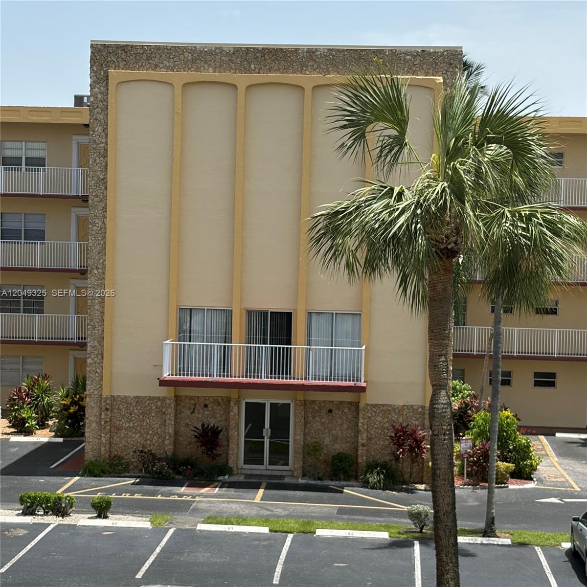 3940 NW 42nd ave # 313, Lauderdale Lakes FL 33319