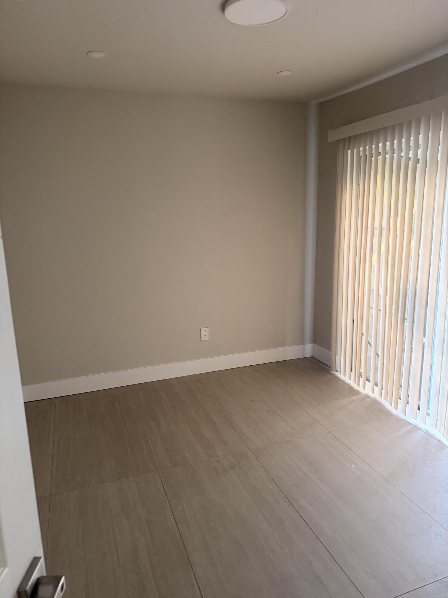 2731 AVENUE S # B — Photo 3