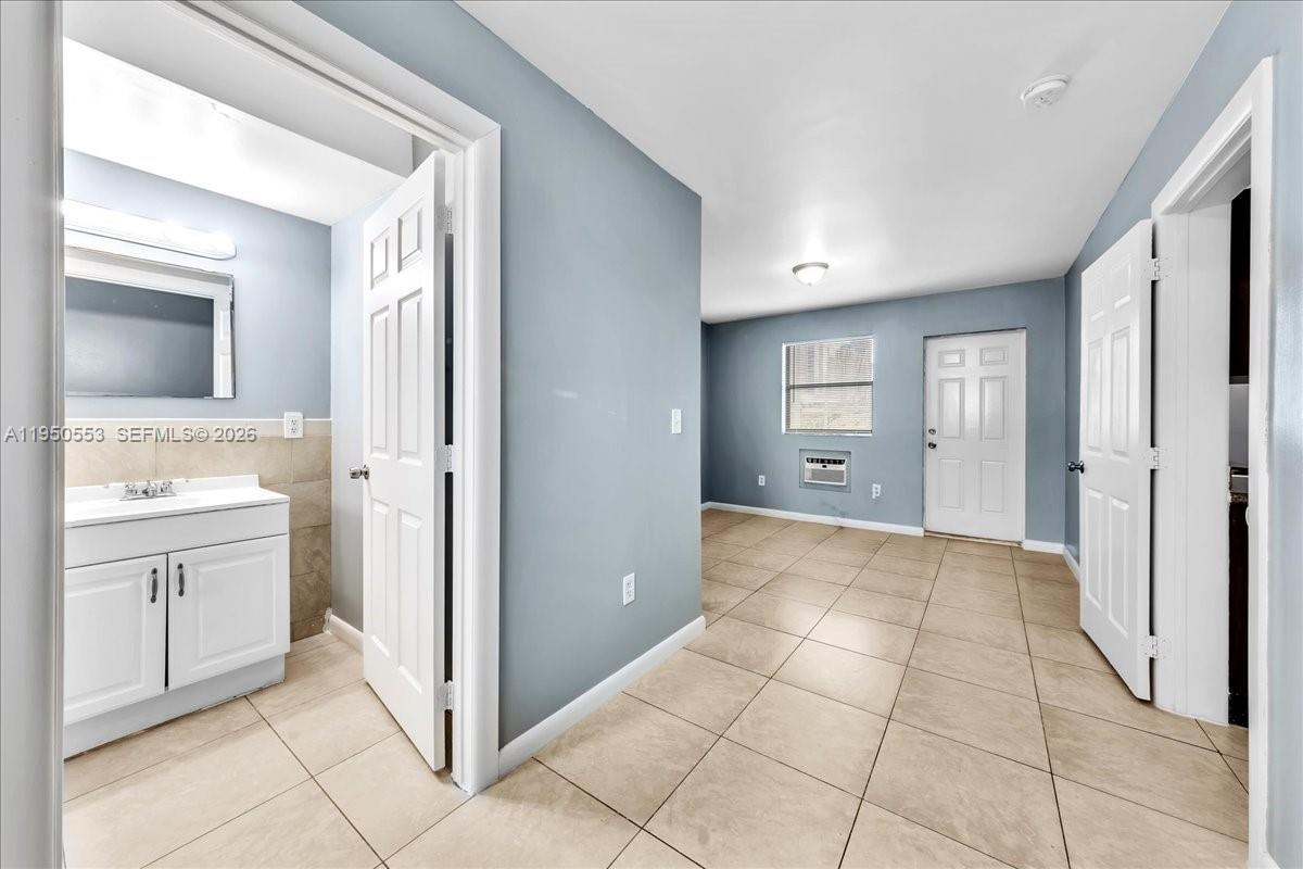 365 NW 8th St # 202 — Photo 2