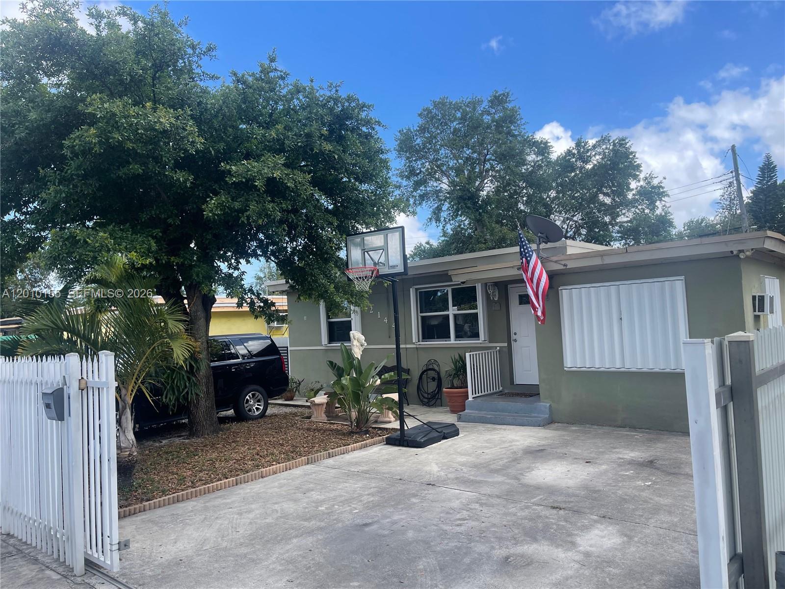 2144 NW 85th St, Miami FL 33147