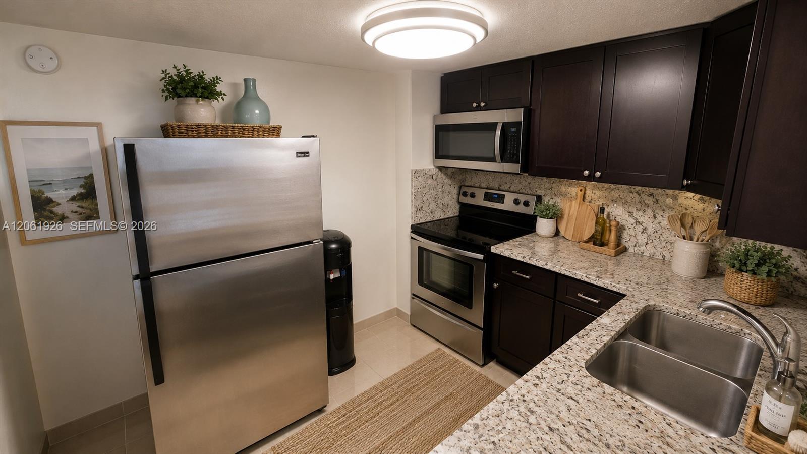 9143 SW 77th Ave # 804 — Photo 3
