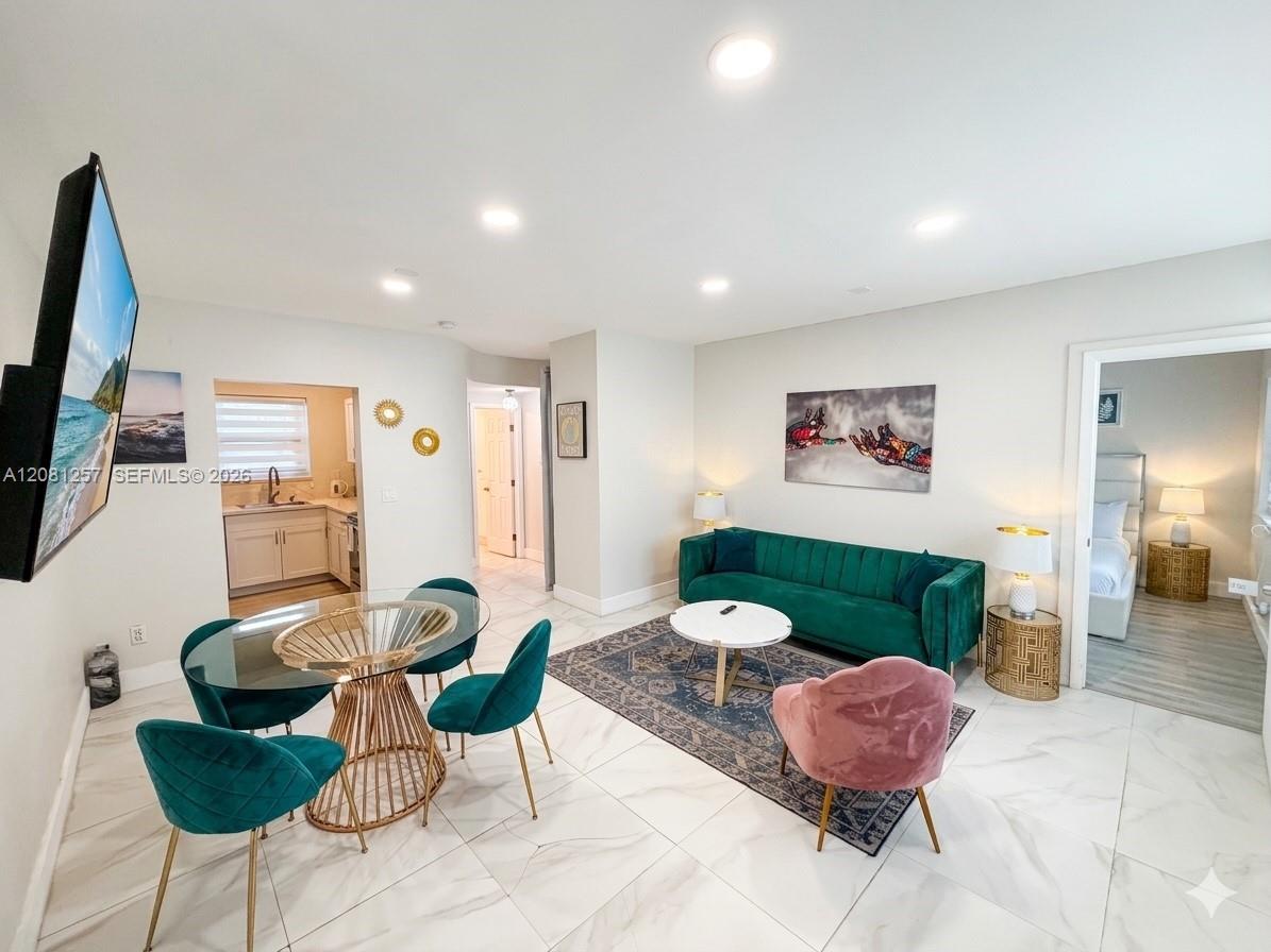 10000 E Bay Harbor Dr # 14 — Photo 2