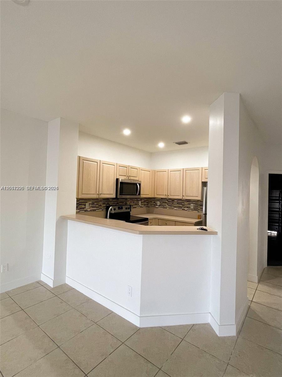 12162 SW 5th Ct — Photo 4