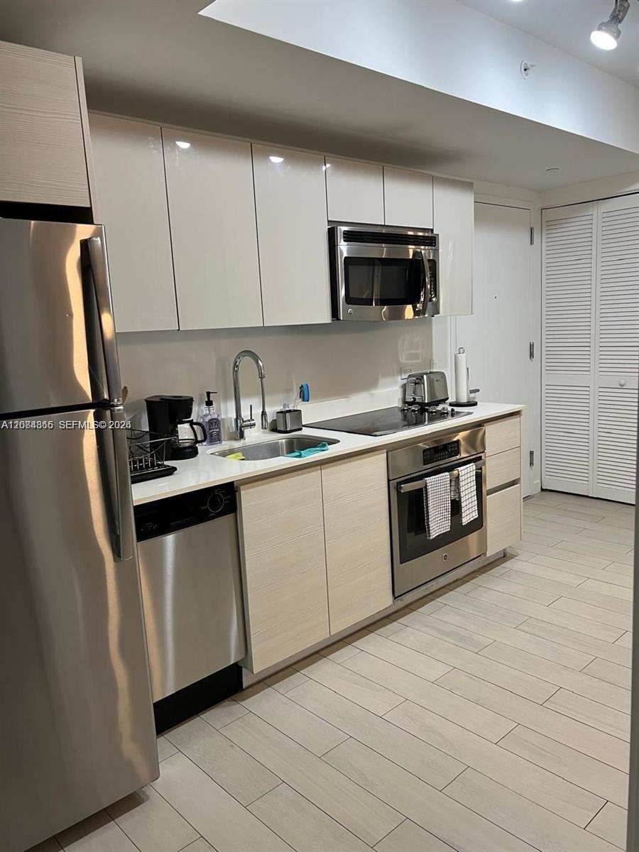 2602 E Hallandale Beach Blvd # R2105 — Photo 3