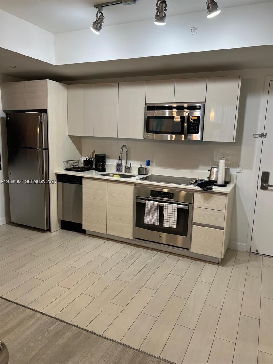 2602 E Hallandale Beach Blvd # R2105 — Photo 4