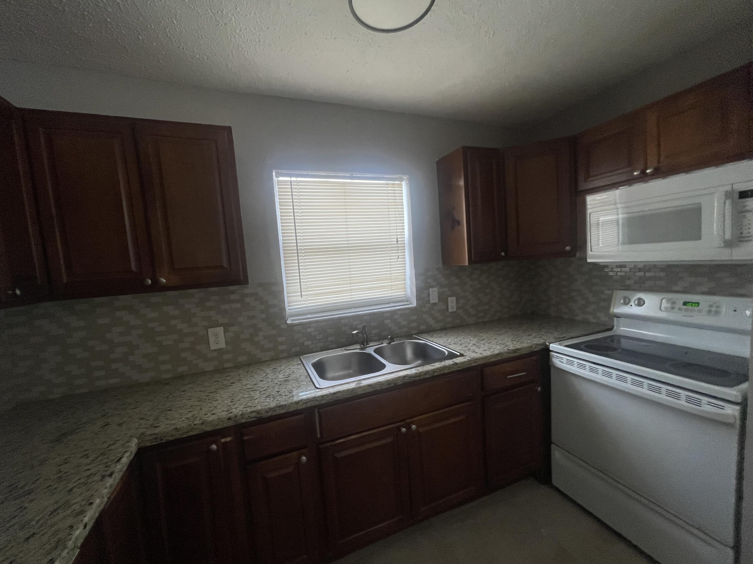 3361 NE 16TH Avenue # 1 — Photo 5