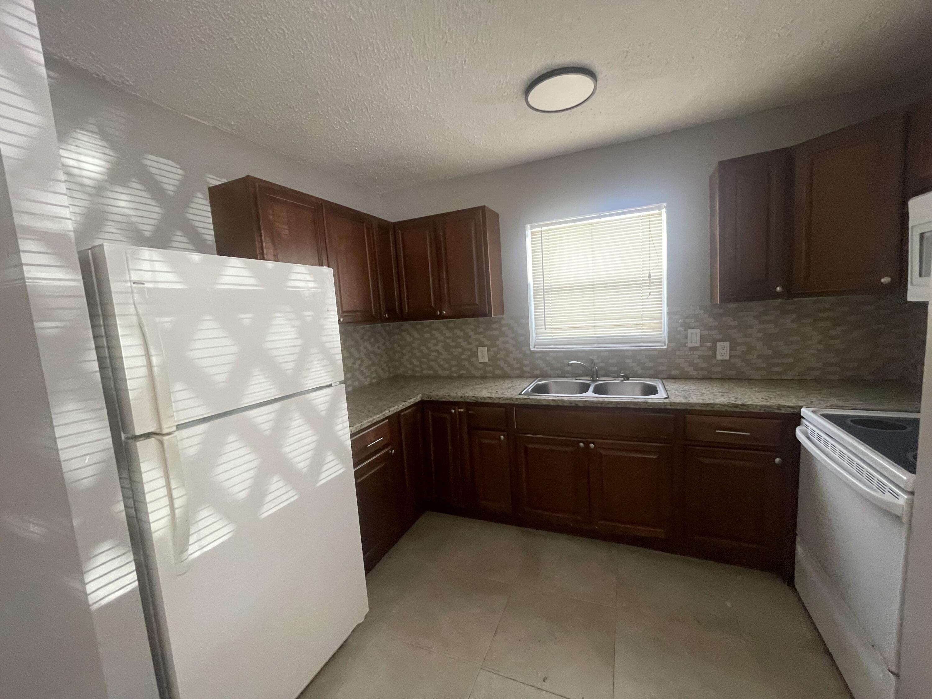 3361 NE 16TH Avenue # 1 — Photo 3