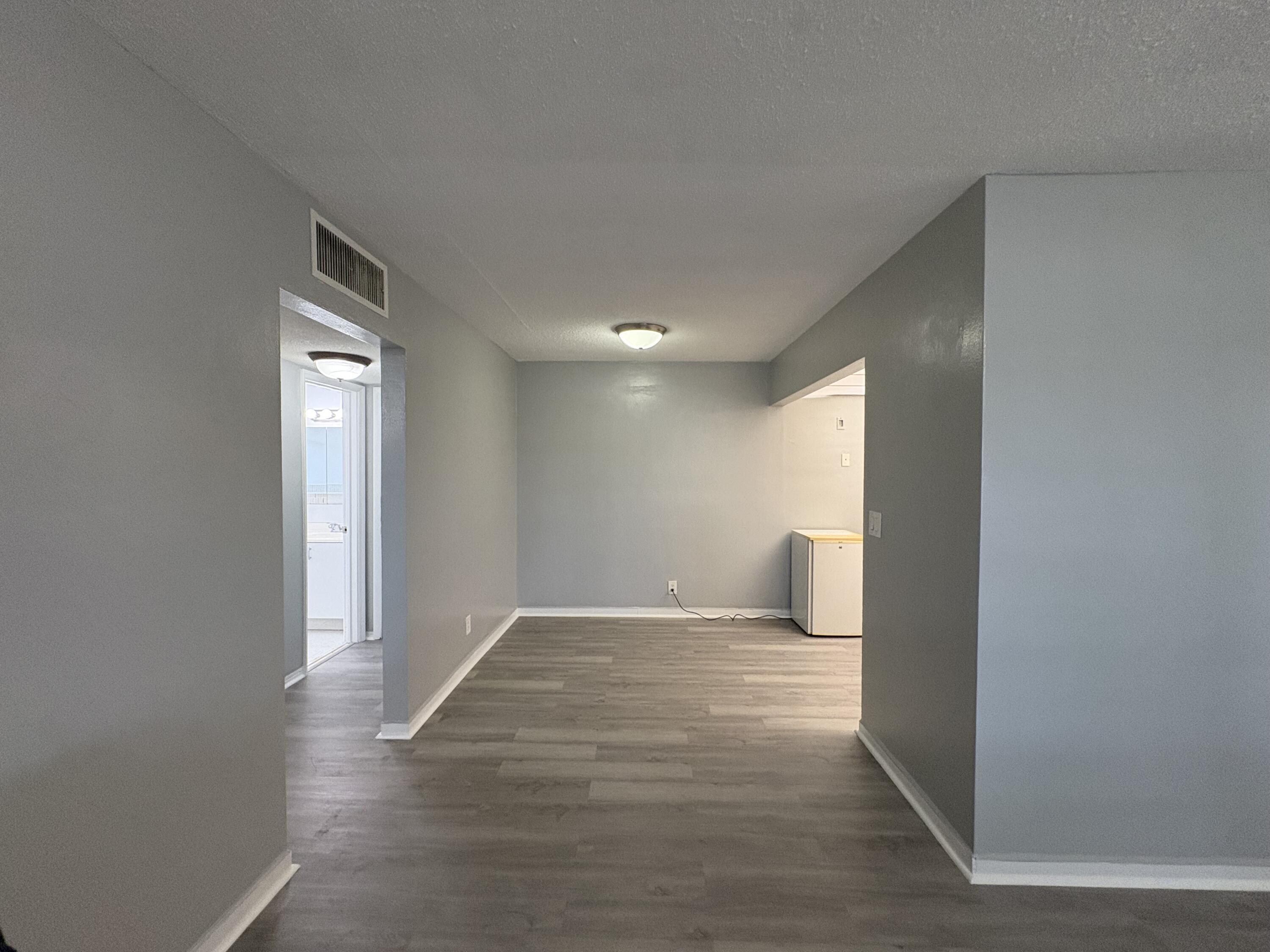 2031 DEWEY Street # 101 — Photo 4