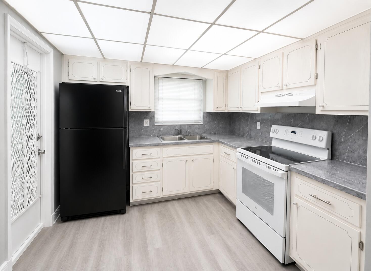 2031 DEWEY Street # 101 — Photo 3