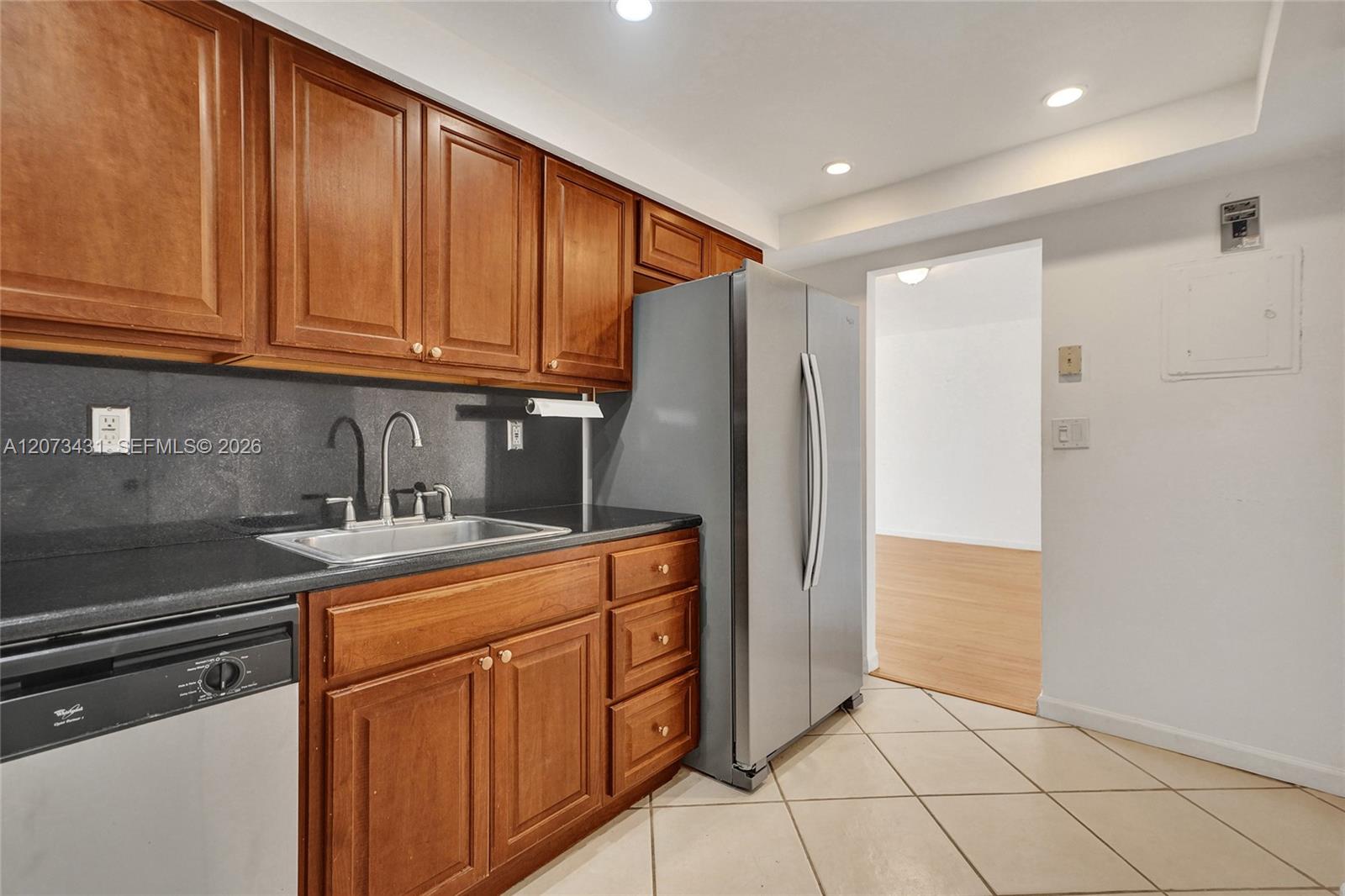 10350 W Bay Harbor Dr # 3G — Photo 5