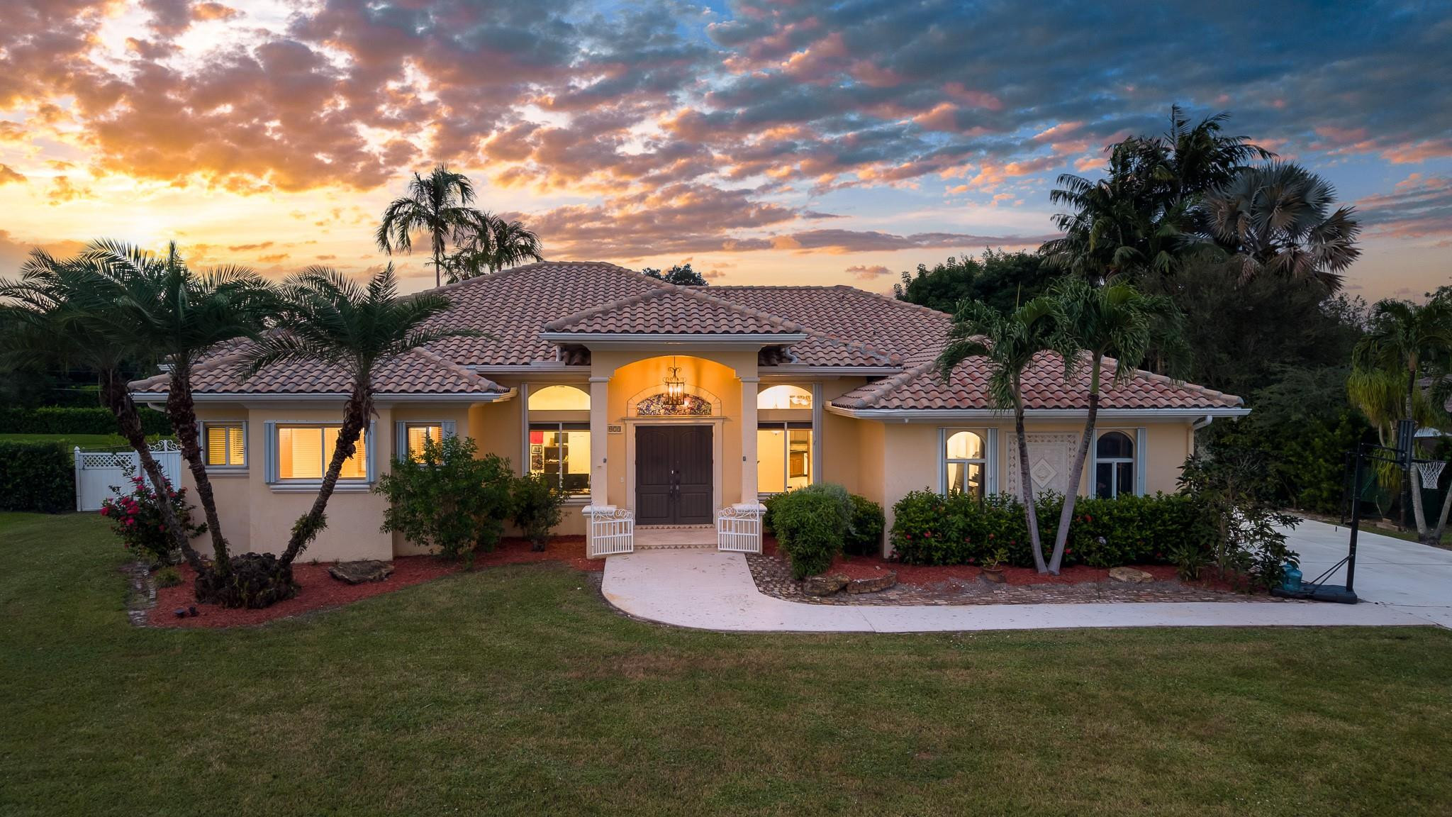 5973 SW 54th Court, Davie FL 33314