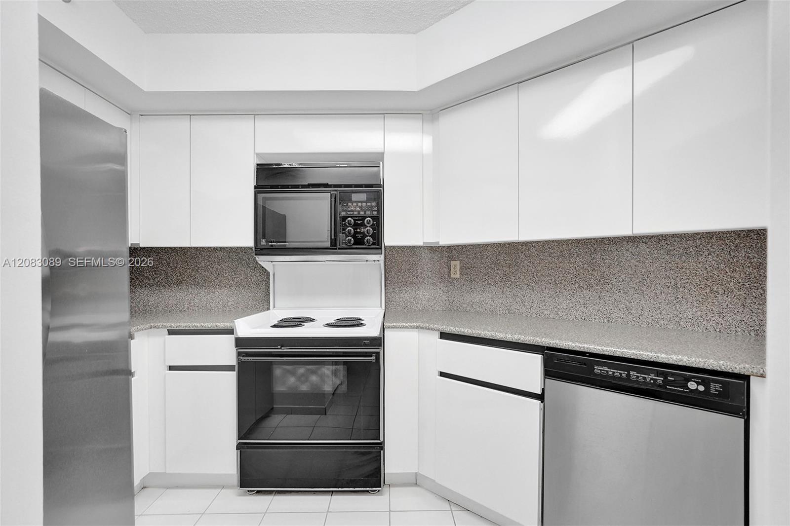 6767 Collins Ave # 307 — Photo 3