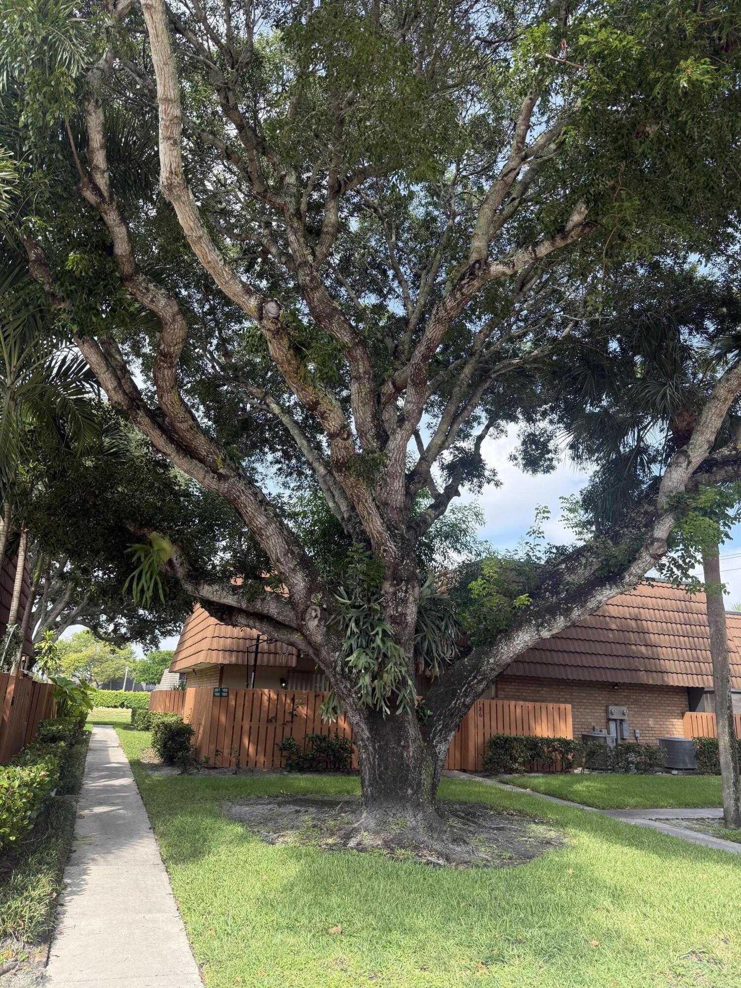187 Charter Way, West Palm Beach FL 33407
